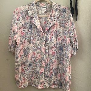 Vintage Koret crinkle style floral printed button down shirt sleeve blouse